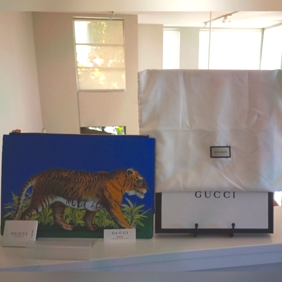 New Rare Gucci Bengal Tiger Pouch - Picture 3 of 11